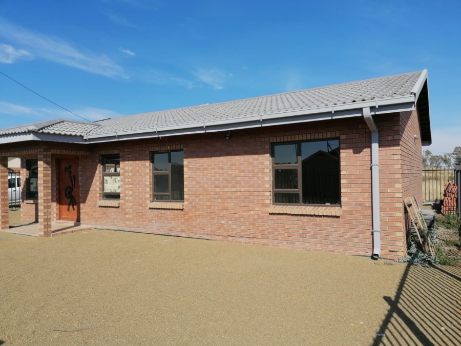  Bedroom Property for Sale in Selosesha Free State